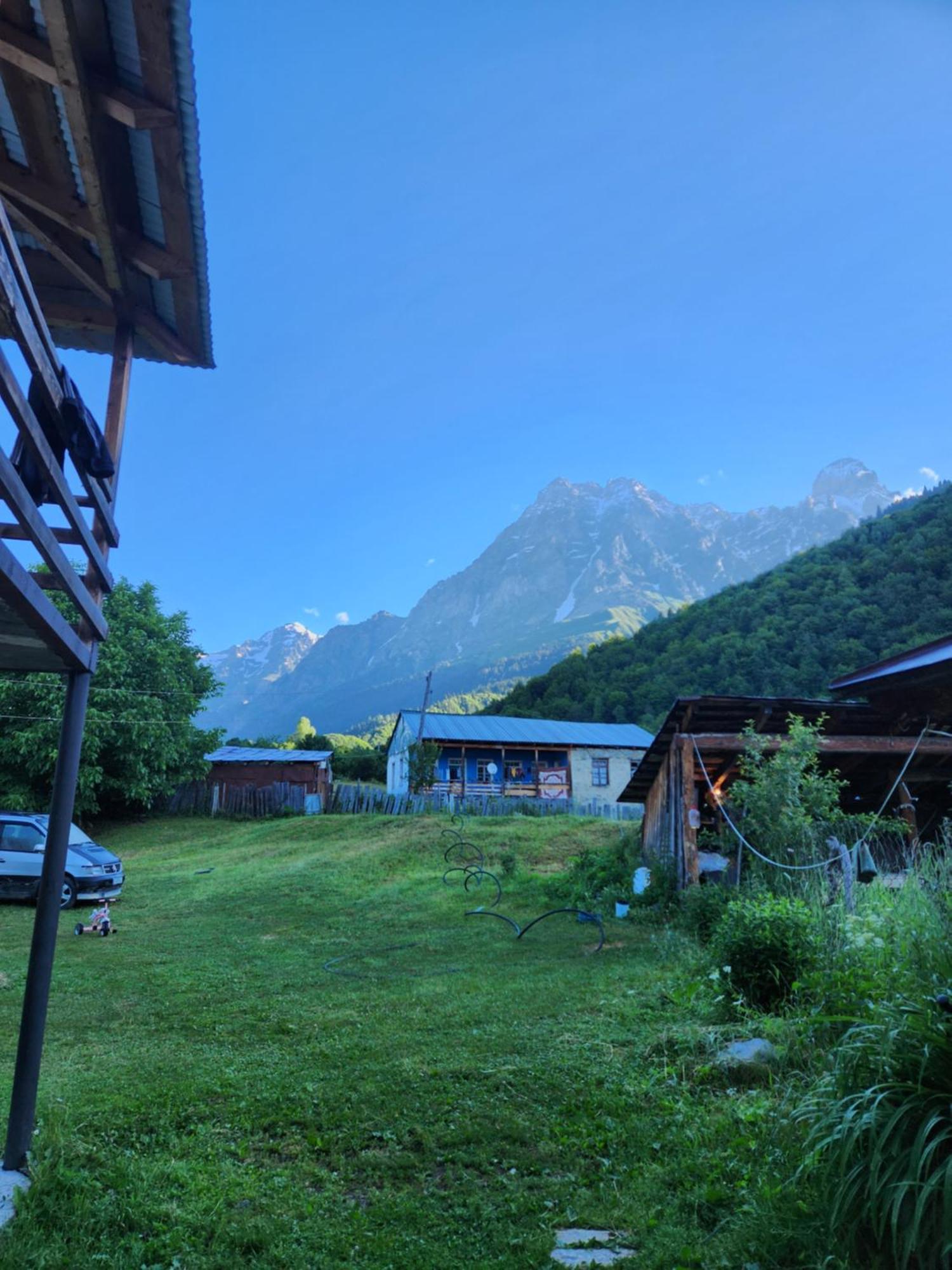 Iason Guest House In Mazeri Mestia Exterior foto